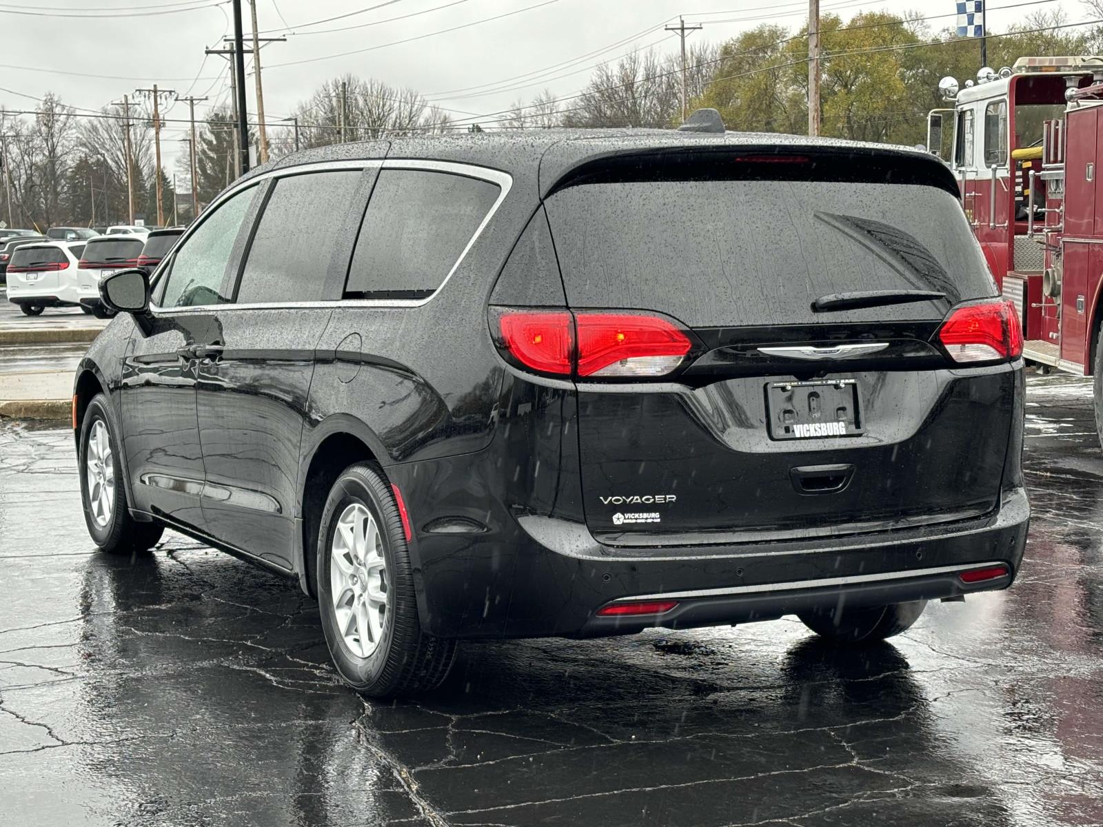 2025 Chrysler Voyager LX 2