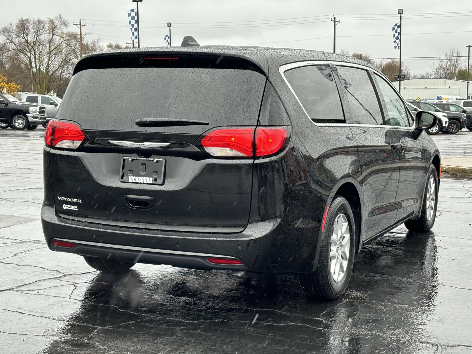 2025 Chrysler Voyager LX 26