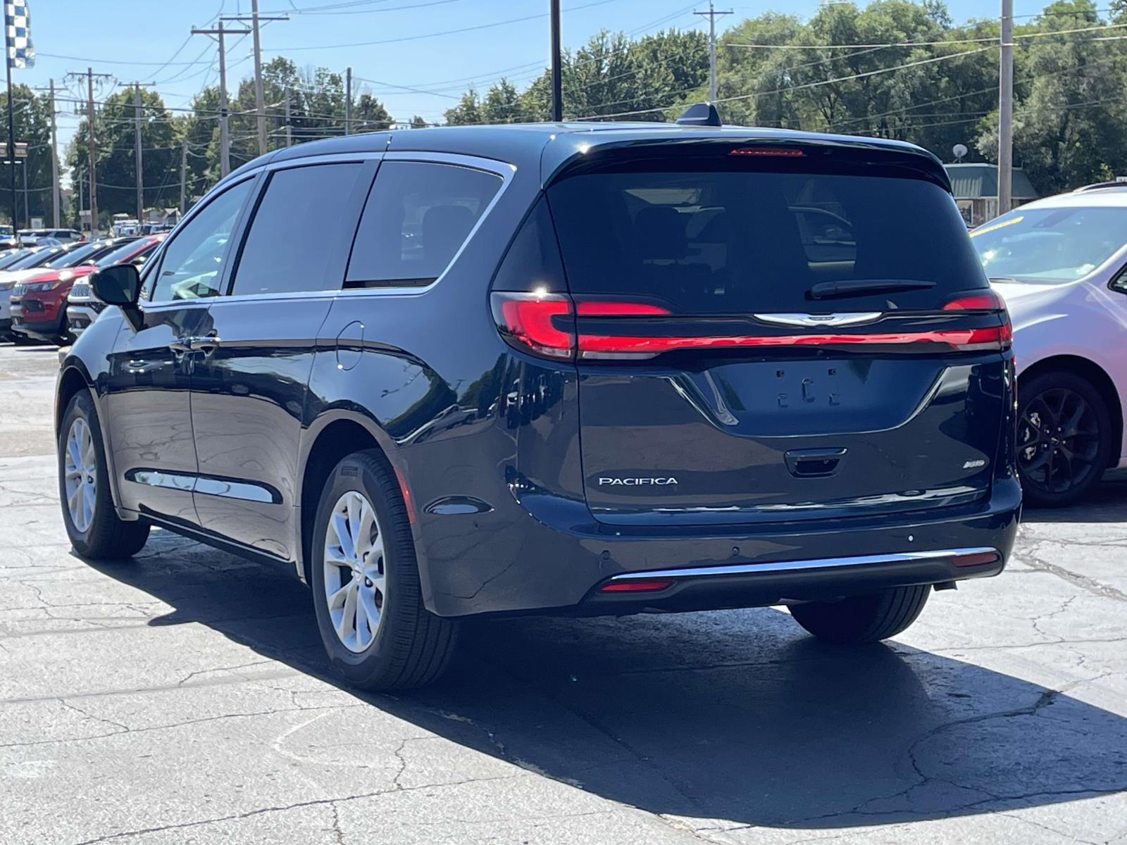 2024 Chrysler Pacifica Touring L 2