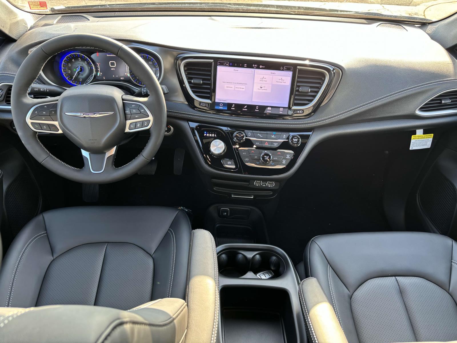 2025 Chrysler Pacifica Select 23