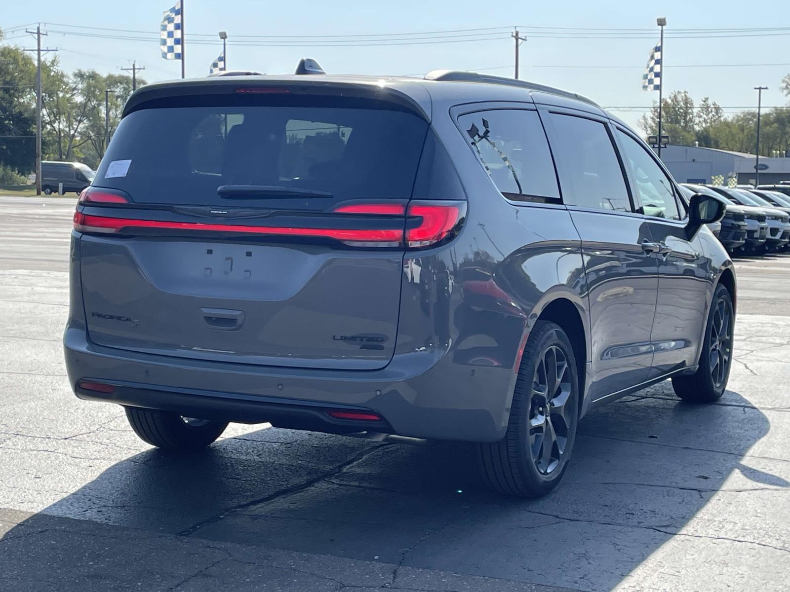 2025 Chrysler Pacifica Limited 29