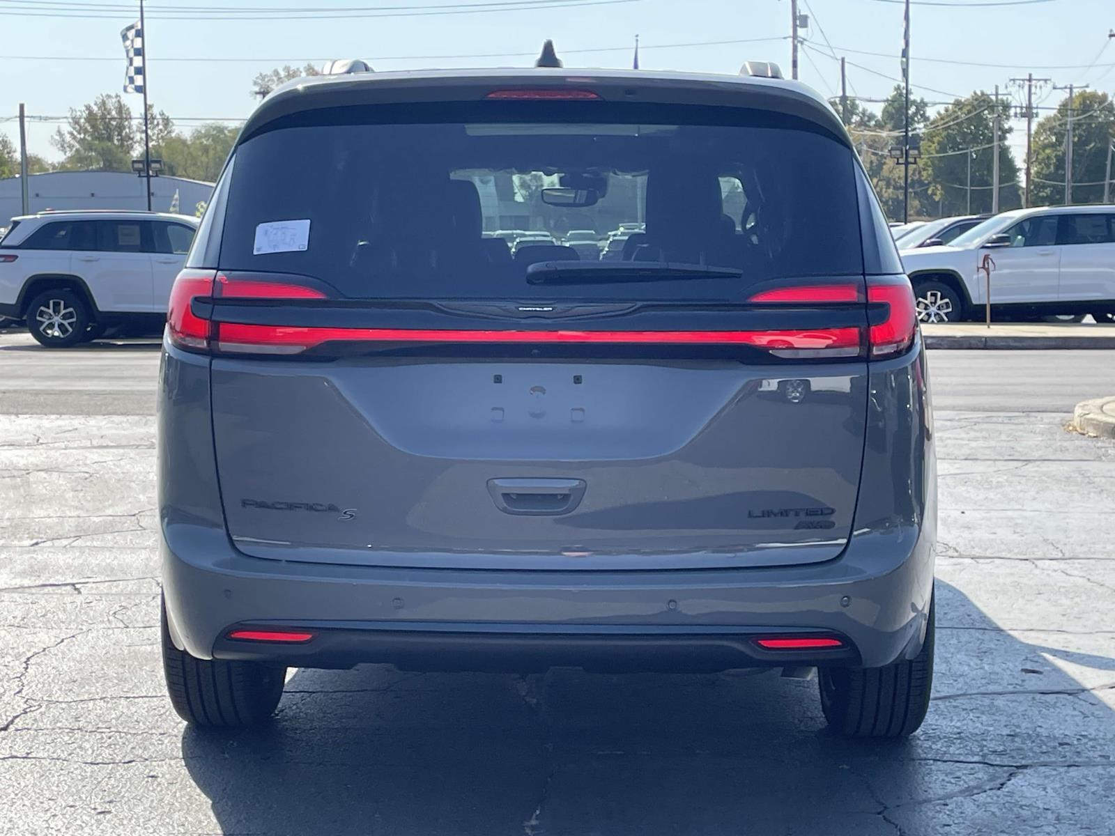 2025 Chrysler Pacifica Limited 30