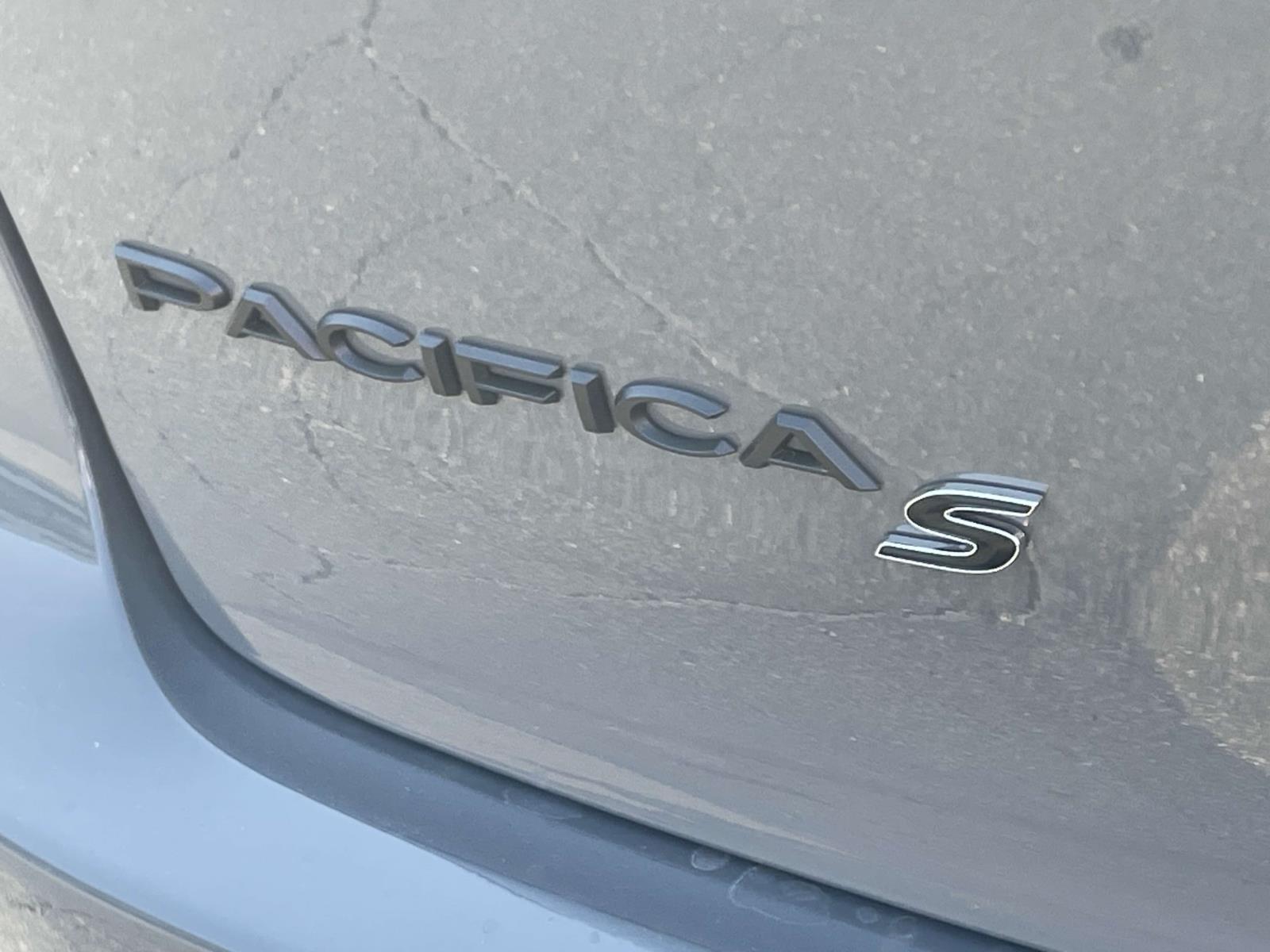 2025 Chrysler Pacifica Limited 34