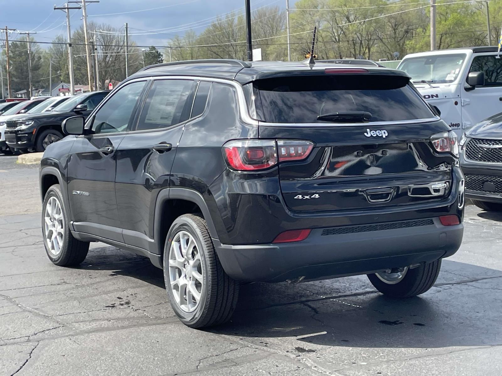 2024 Jeep Compass Latitude Lux 2