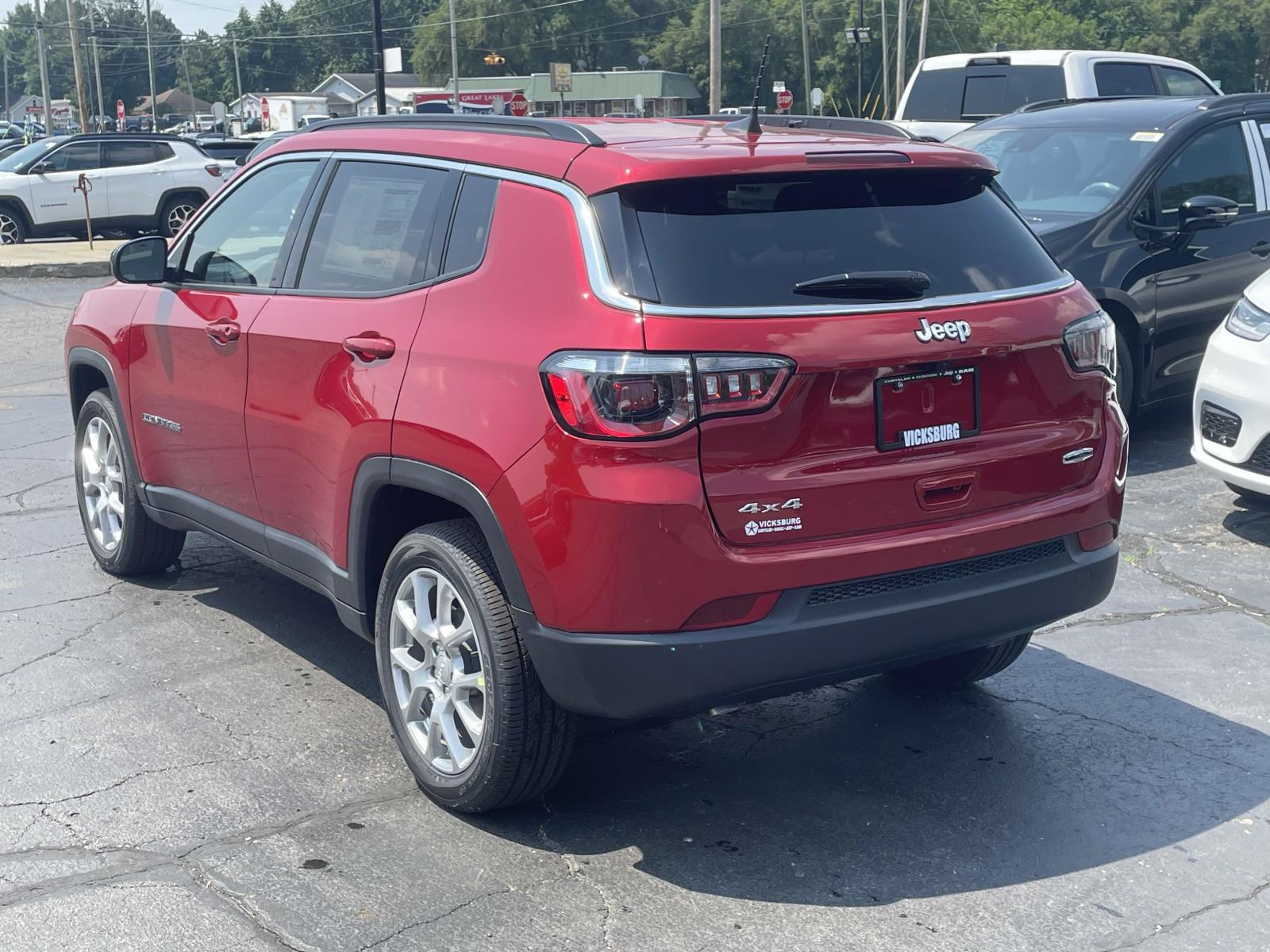 2024 Jeep Compass Latitude Lux 2