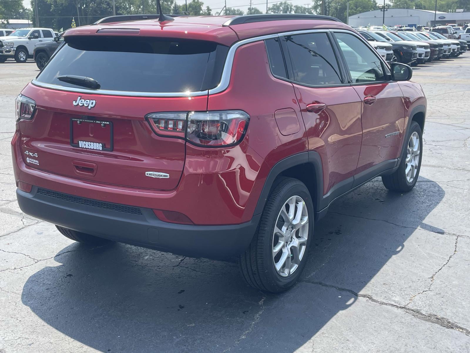 2024 Jeep Compass Latitude Lux 20