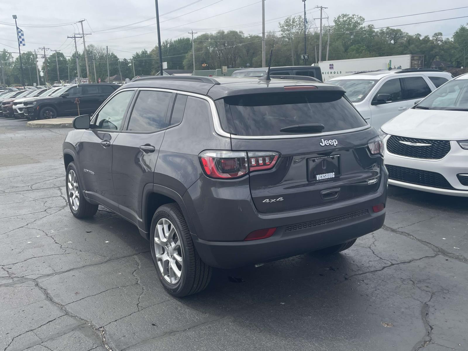 2024 Jeep Compass Latitude Lux 2