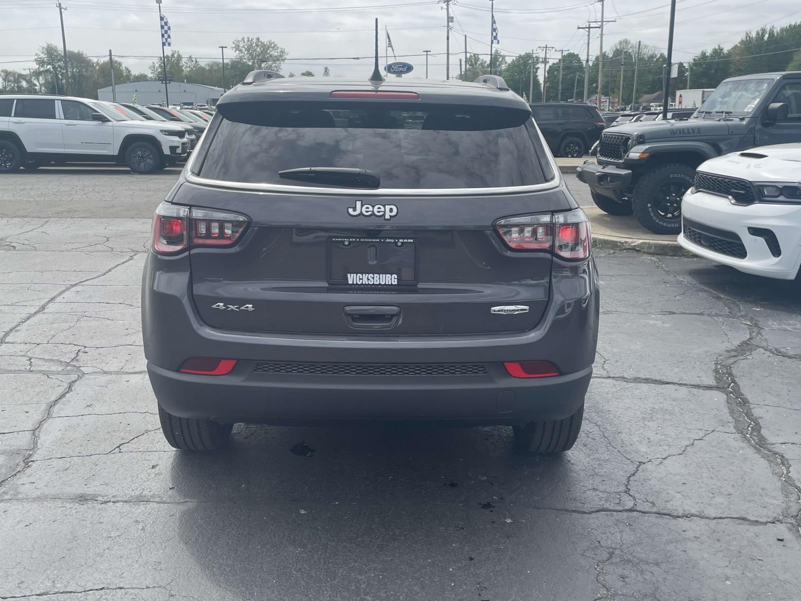 2024 Jeep Compass Latitude Lux 27