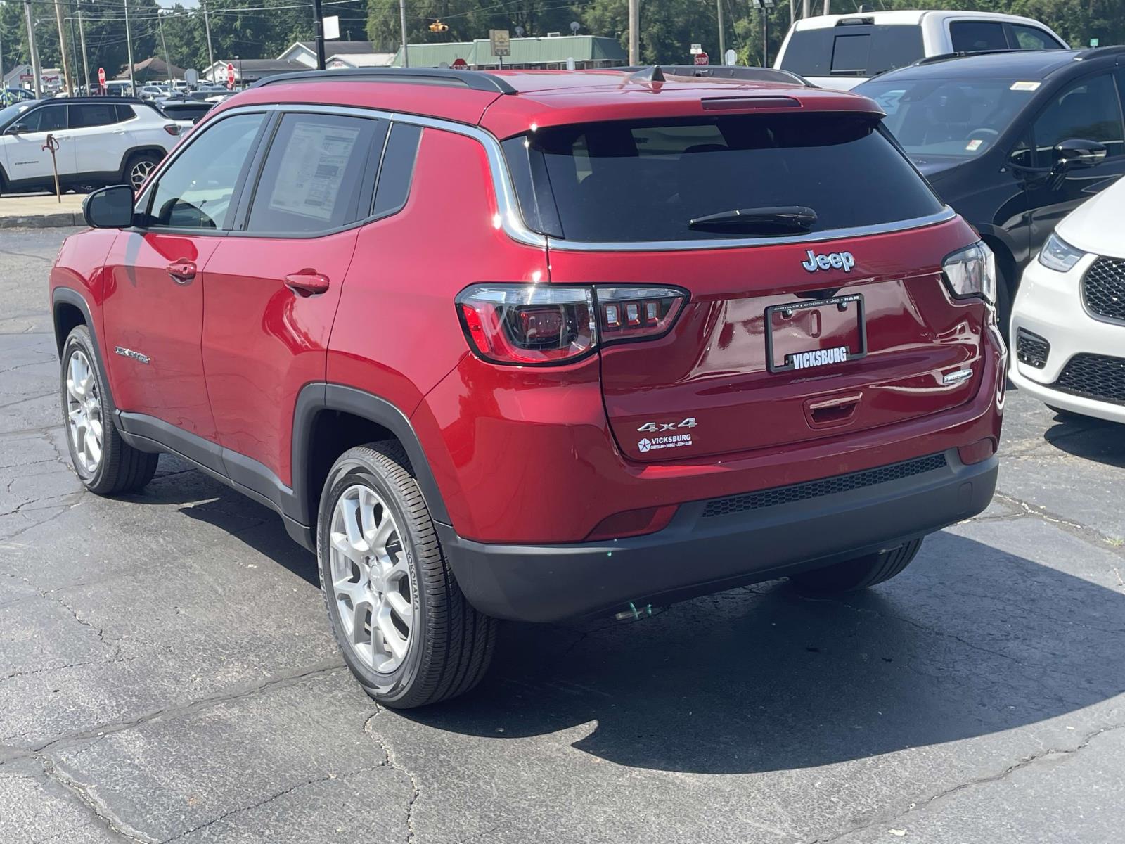 2024 Jeep Compass Latitude Lux 2