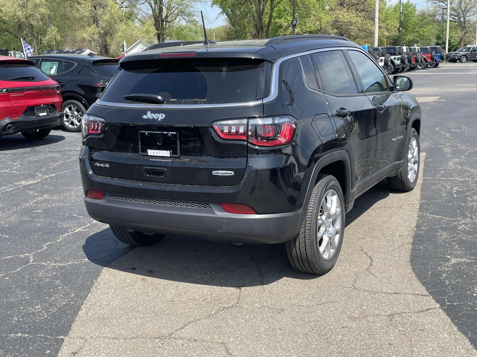 2024 Jeep Compass Latitude Lux 22