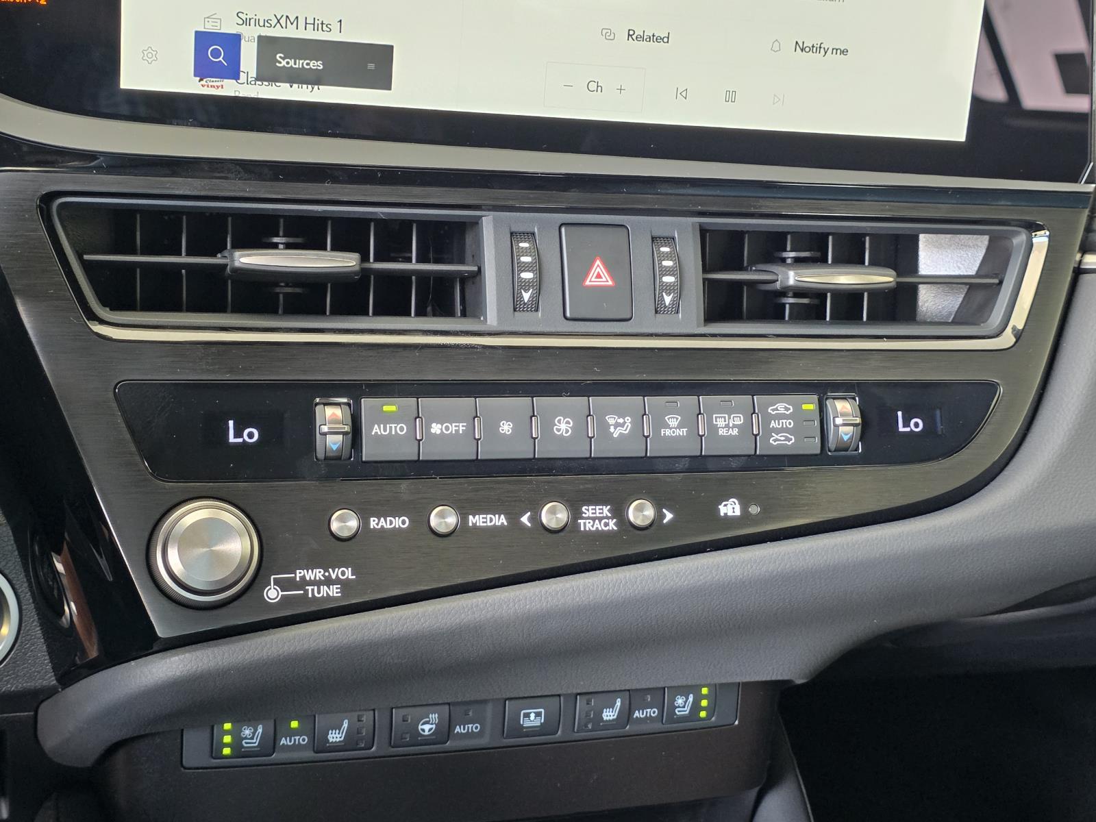 2025 Lexus ES 350 photo 18