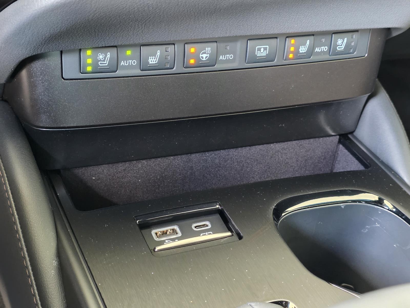 2025 Lexus ES 350 photo 19