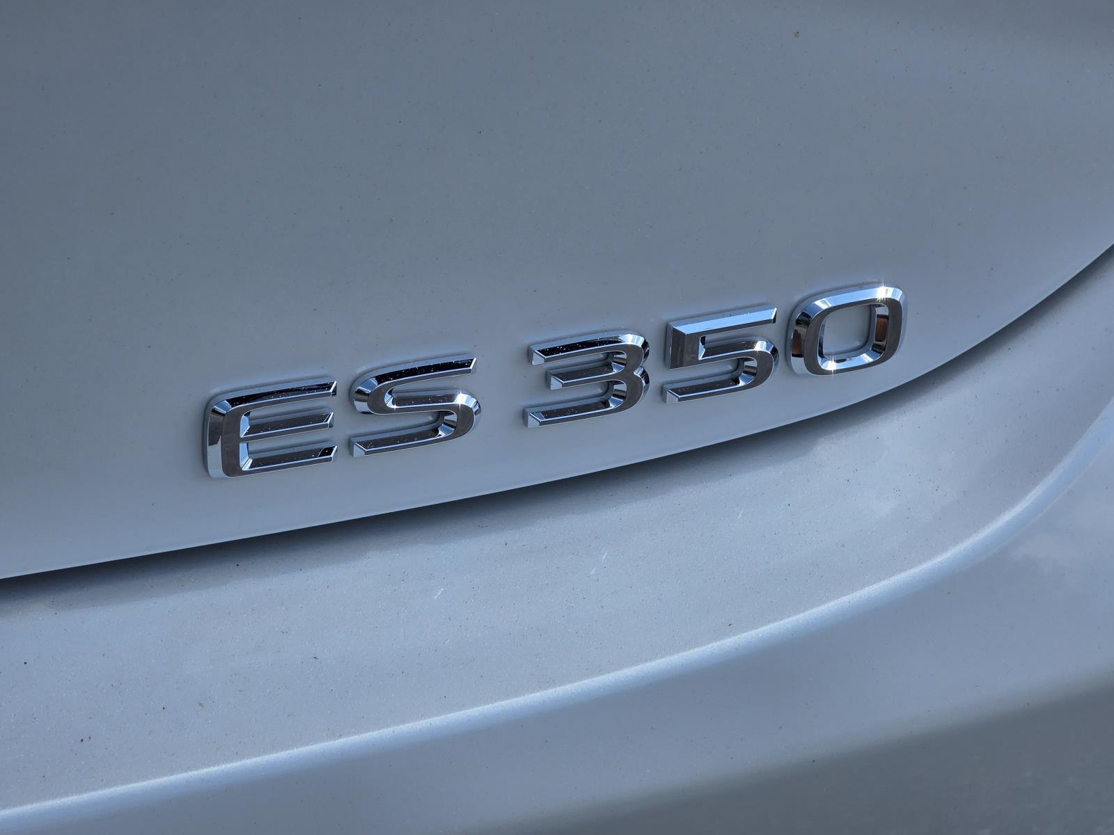 2025 Lexus ES 350 photo 28