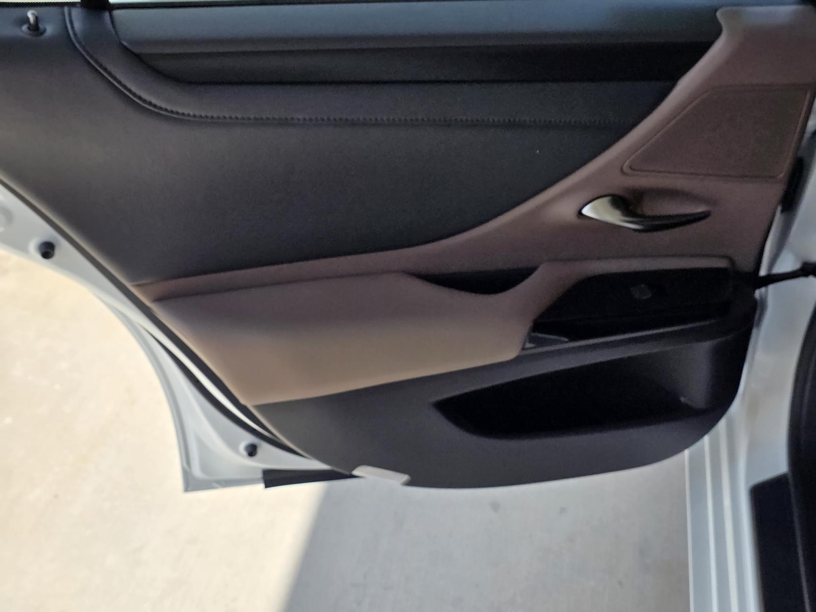 2025 Lexus ES 350 photo 30