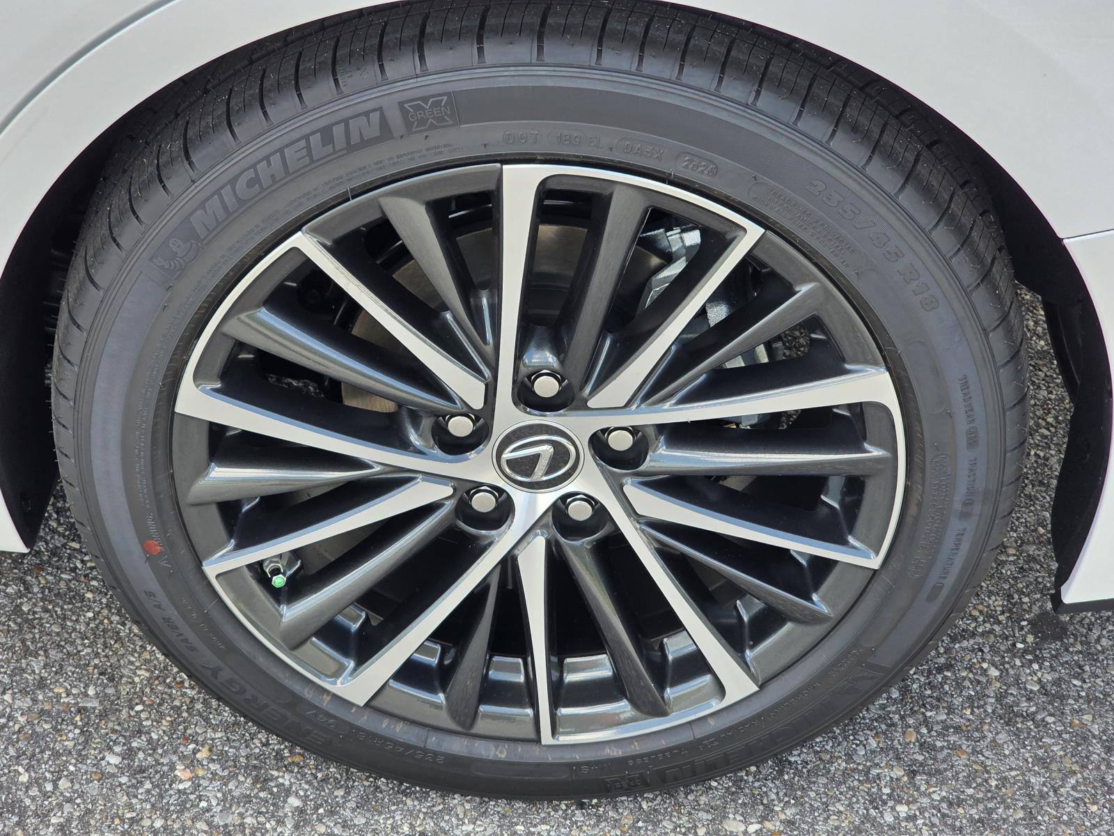 2025 Lexus ES 350 photo 31