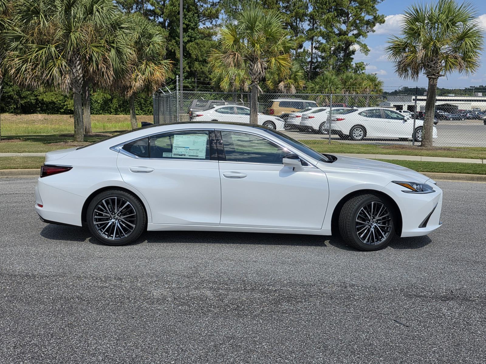 2025 Lexus ES 350 photo 32