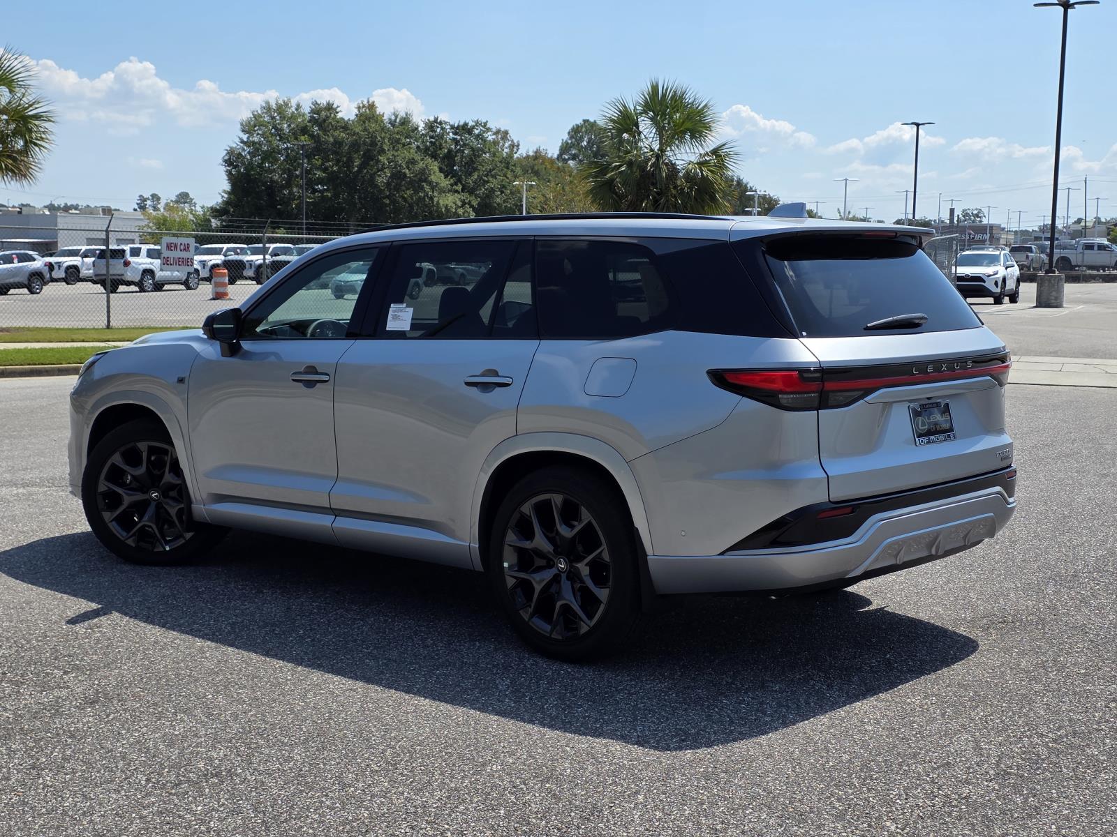 2025 Lexus TX 500h F SPORT Performance Premium photo 3