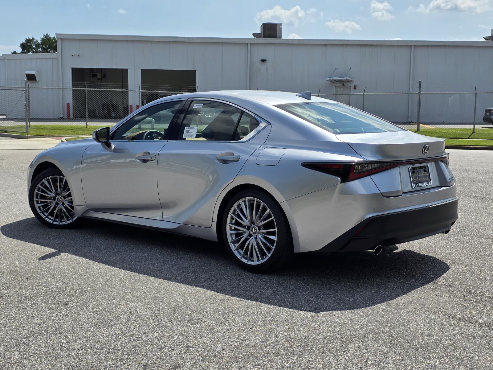 2025 Lexus IS 300 photo 4