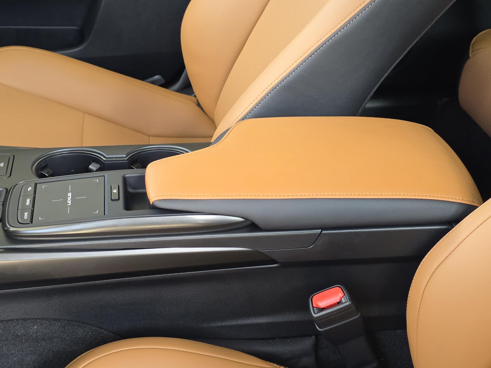 2025 Lexus IS 300 photo 8