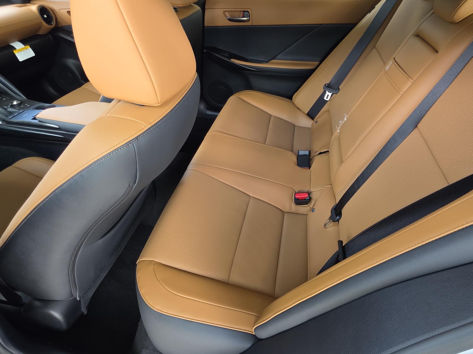 2025 Lexus IS 300 photo 9