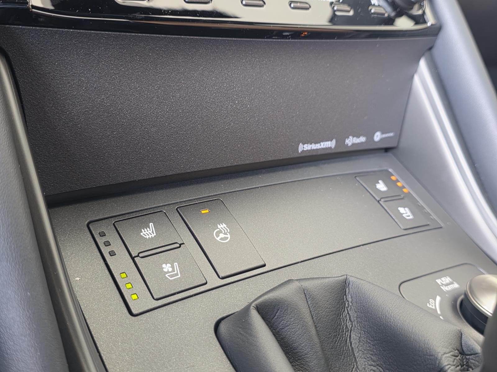 2025 Lexus IS 300 photo 17