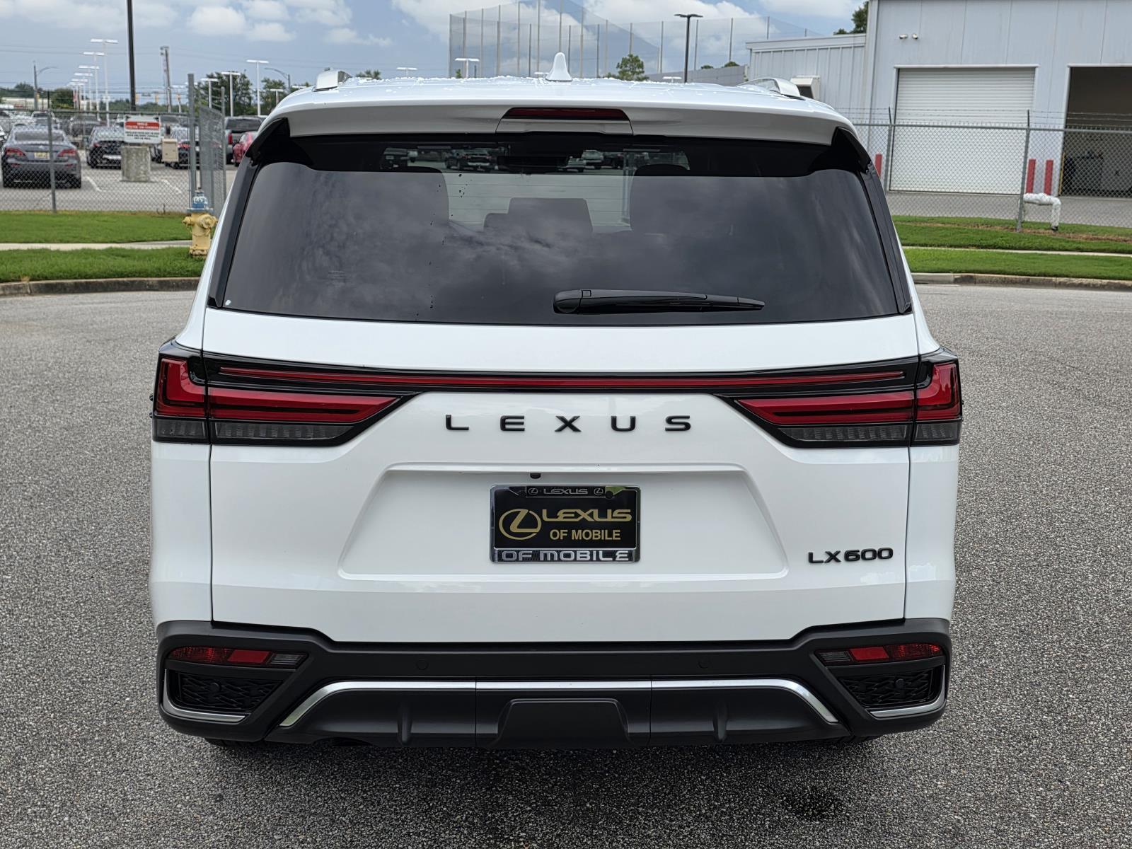 2025 Lexus LX 600 F SPORT Handling photo 3