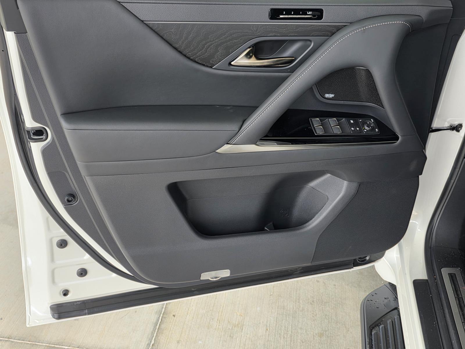 2025 Lexus LX 600 F SPORT Handling photo 33