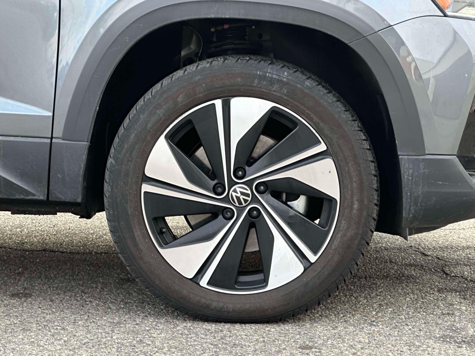 View vehicle photo 7