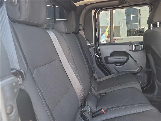 2023 Jeep Gladiator