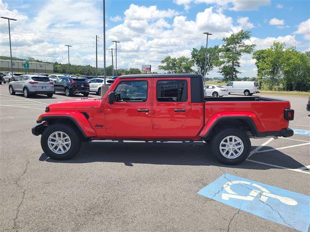 2023 Jeep Gladiator