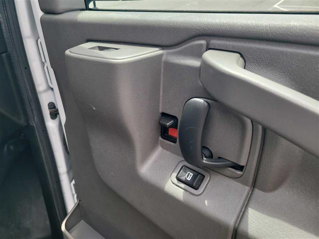 2023 GMC Savana Cargo Van