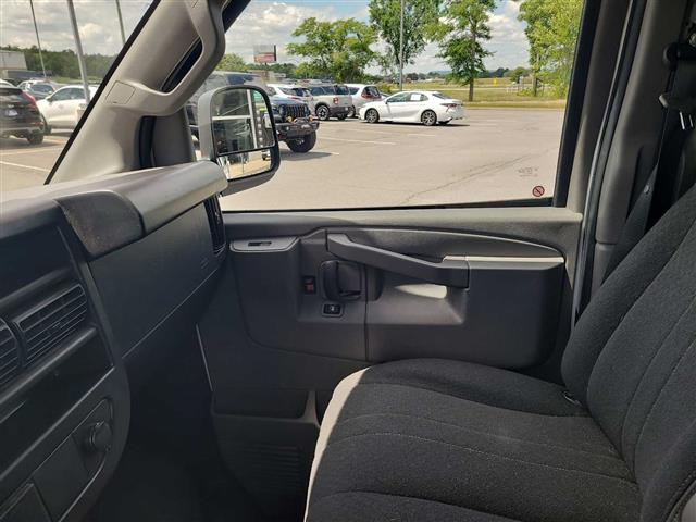 2023 GMC Savana Cargo Van