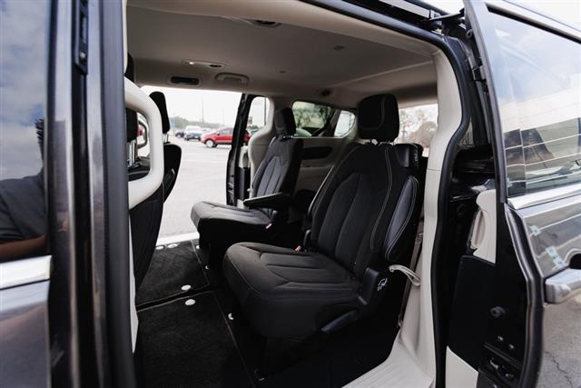 2023 Chrysler Voyager