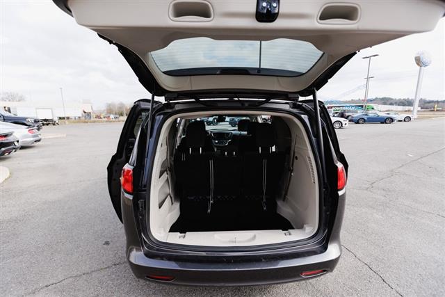 2023 Chrysler Voyager