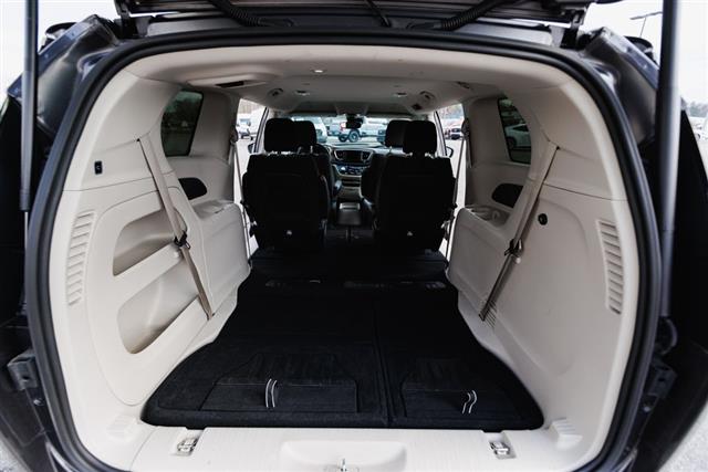 2023 Chrysler Voyager