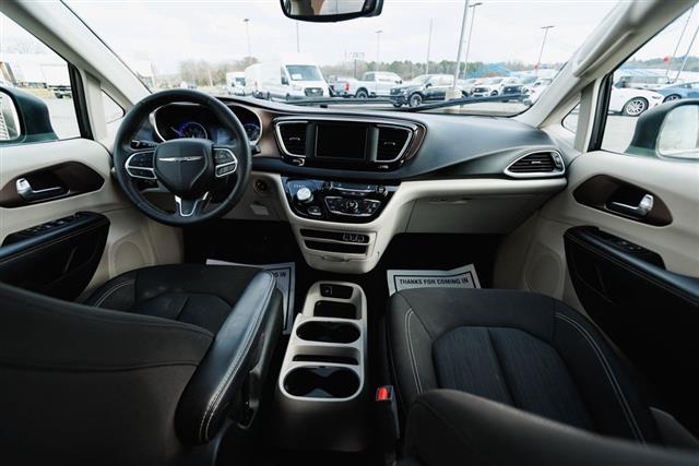 2023 Chrysler Voyager