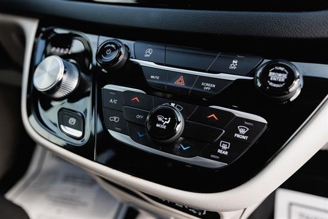 2023 Chrysler Voyager