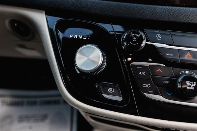 2023 Chrysler Voyager