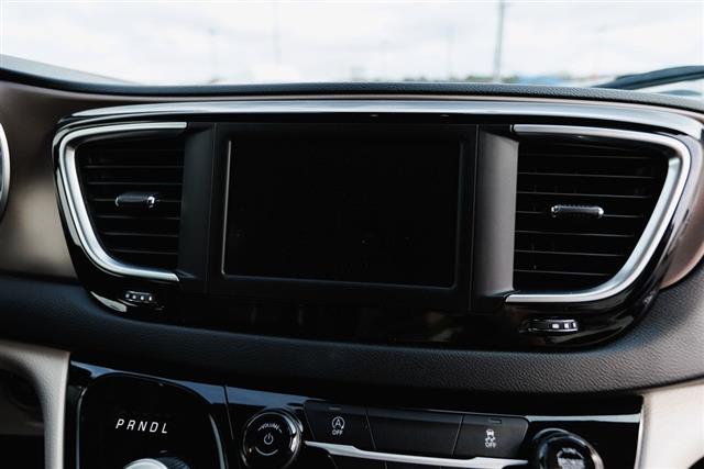 2023 Chrysler Voyager