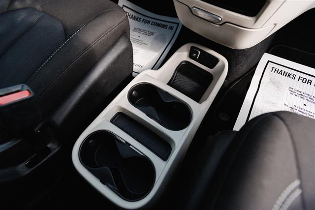 2023 Chrysler Voyager