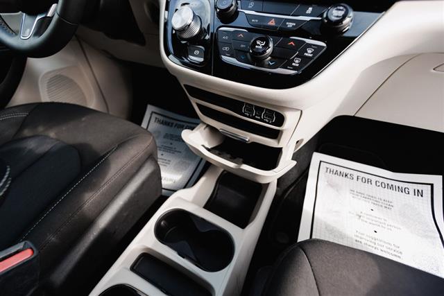 2023 Chrysler Voyager