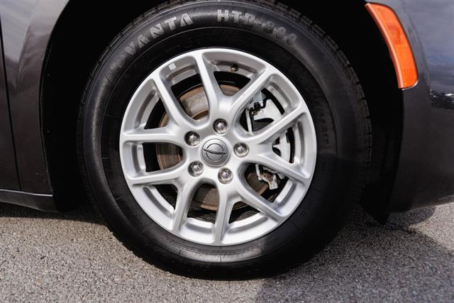 2023 Chrysler Voyager