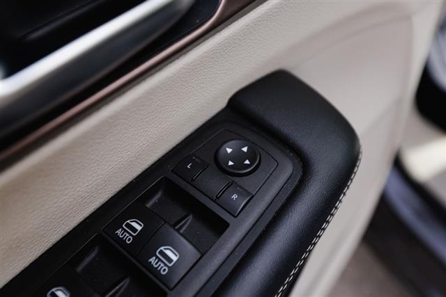 2023 Chrysler Voyager