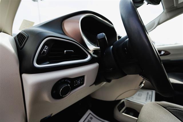 2023 Chrysler Voyager