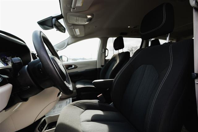 2023 Chrysler Voyager