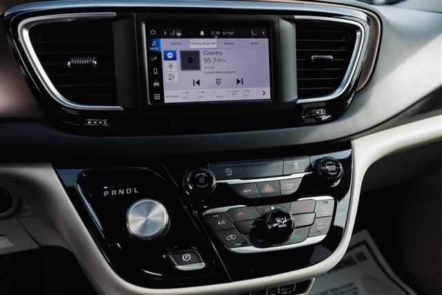 2023 Chrysler Voyager