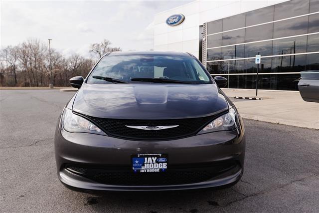 2023 Chrysler Voyager