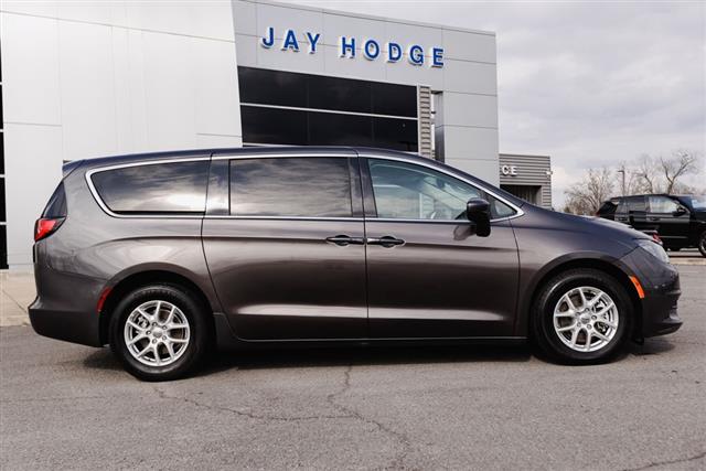 2023 Chrysler Voyager