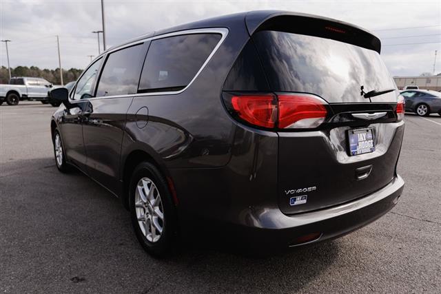 2023 Chrysler Voyager