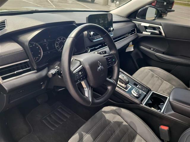 2024 Mitsubishi Outlander